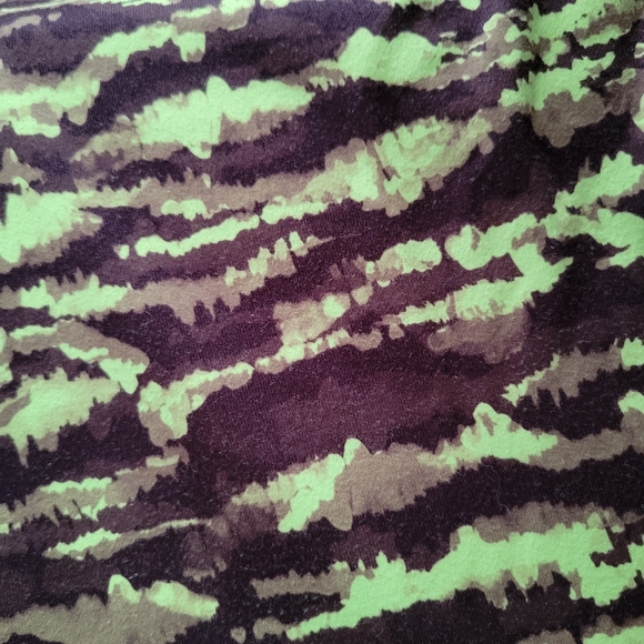 Fabletics Define PowerHold High Waisted Leggings - Picture 10 of 11